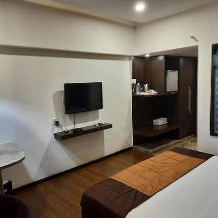 Hotel Lxia Hinjewadi - Indian Nationals Only Pimpri-Chinchwad Luaran gambar