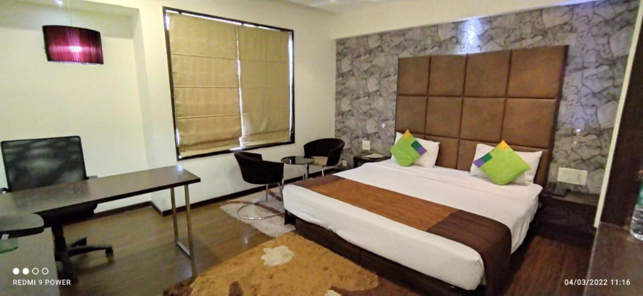 Hotel Lxia Hinjewadi - Indian Nationals Only Pimpri-Chinchwad Luaran gambar
