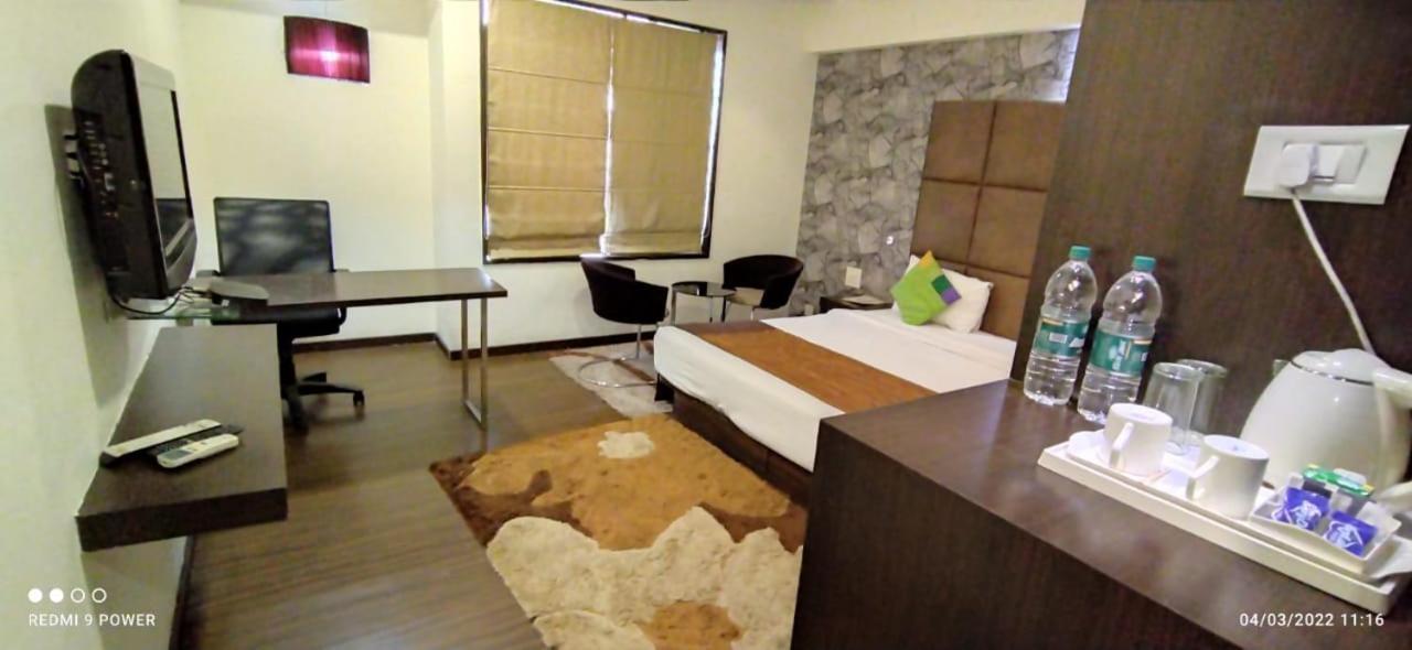 Hotel Lxia Hinjewadi - Indian Nationals Only Pimpri-Chinchwad Luaran gambar
