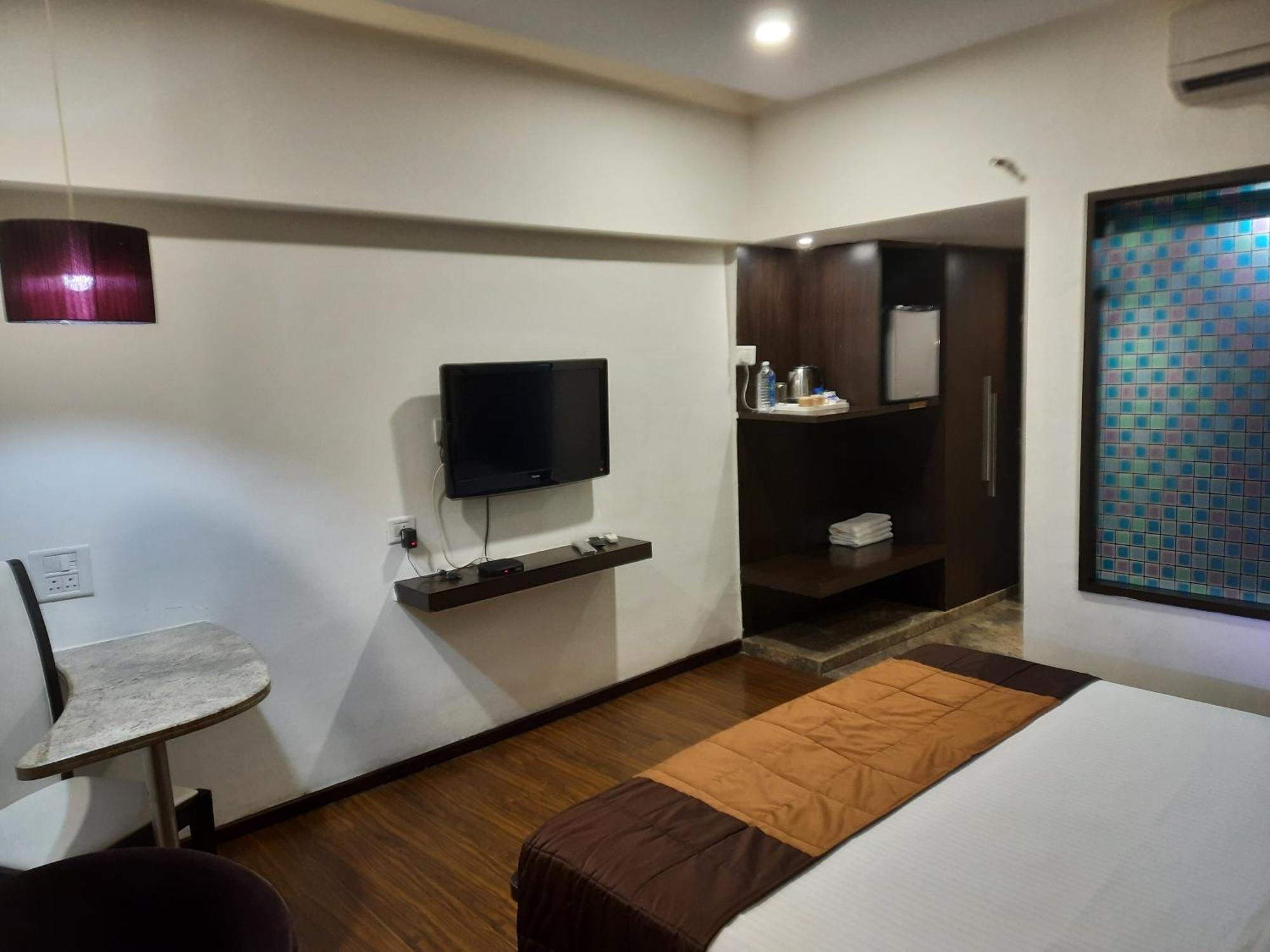Hotel Lxia Hinjewadi - Indian Nationals Only Pimpri-Chinchwad Luaran gambar
