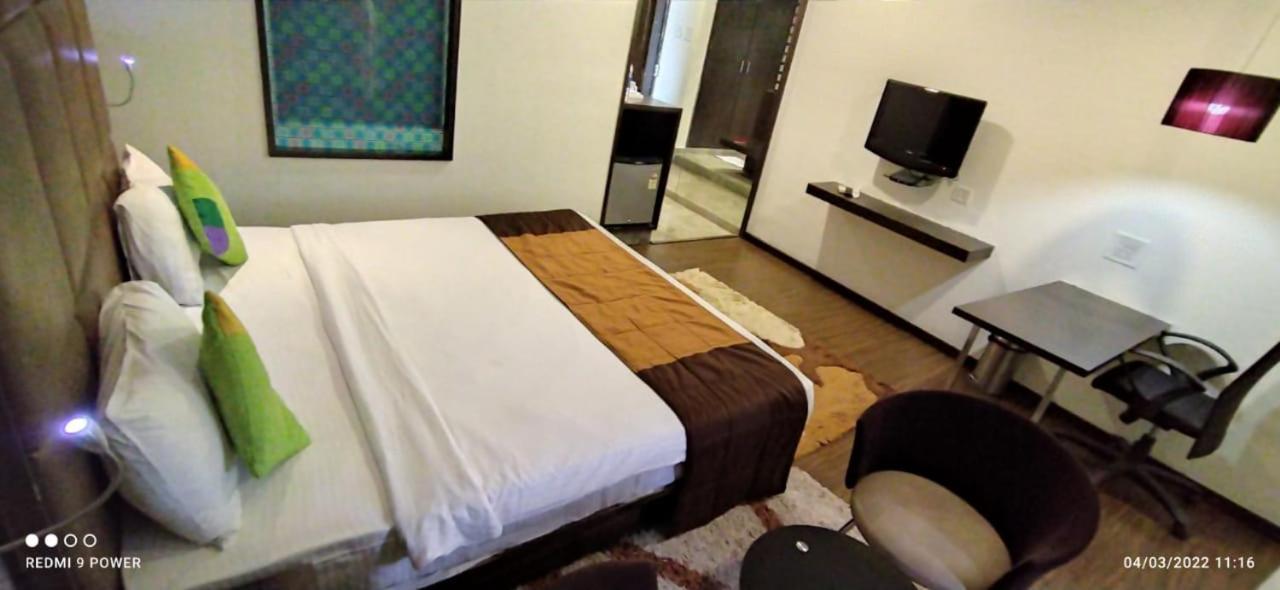 Hotel Lxia Hinjewadi - Indian Nationals Only Pimpri-Chinchwad Luaran gambar