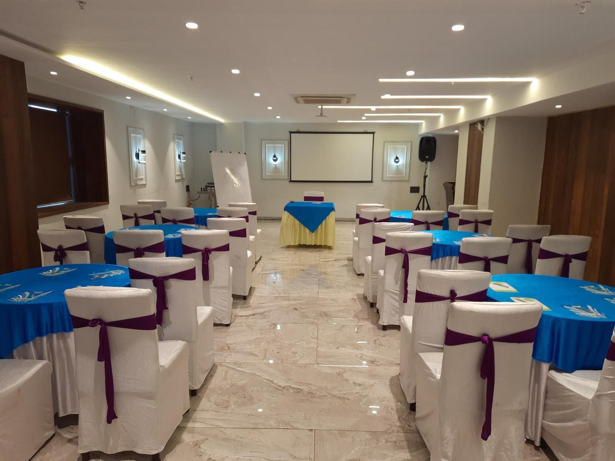 Hotel Lxia Hinjewadi - Indian Nationals Only Pimpri-Chinchwad Luaran gambar