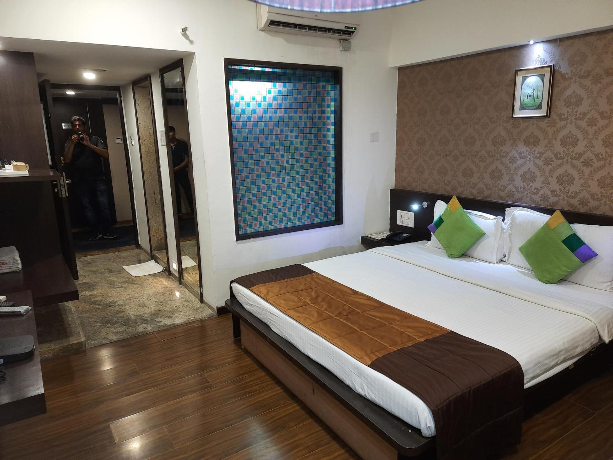 Hotel Lxia Hinjewadi - Indian Nationals Only Pimpri-Chinchwad Luaran gambar