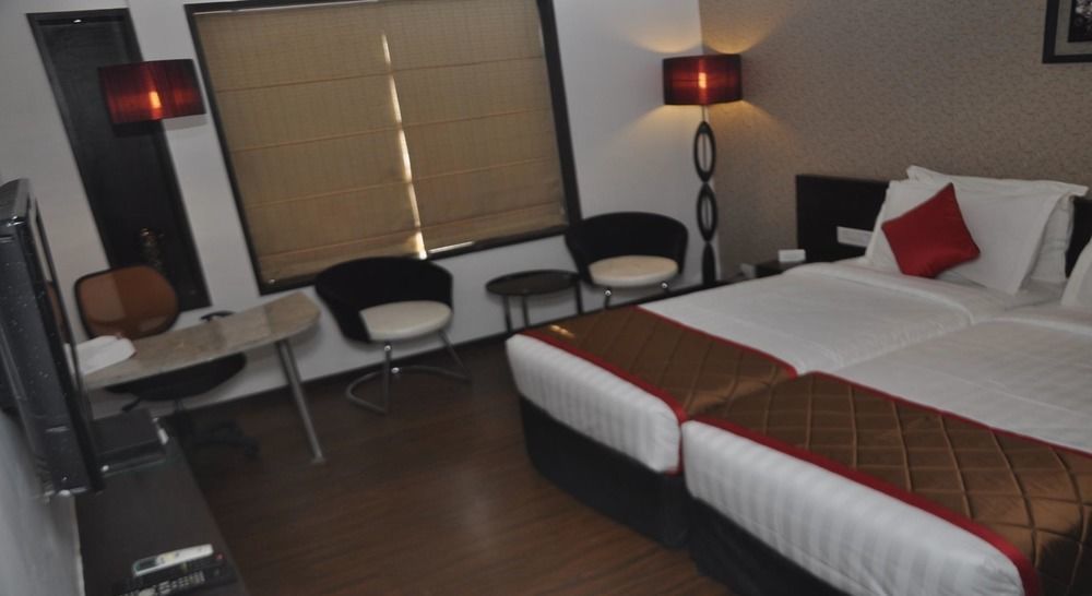 Hotel Lxia Hinjewadi - Indian Nationals Only Pimpri-Chinchwad Luaran gambar